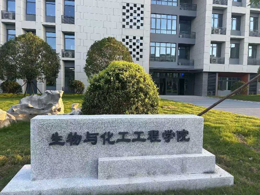石台县扬州职业大学体育场高杆灯项目